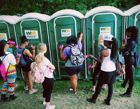 women peeing standing up